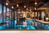 Sammelanfragen © Designer Motel Glockna - Zuchna Visualisierung Elegantes Hallenbad mit Lounge, Panoramafenstern und hängenden Leuchten