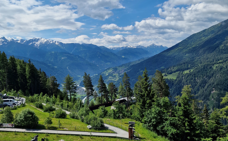 MoHo Schönauer Hof Tour 5 Kaunertal Glacier Variant 2 Motorcycles parked at mountain overlook with valley and peaks