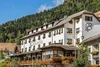Sammelanfragen © Hotel Ristorante Bellavista Hotel Bellavista mit Blumen und Bergen im Hintergrund