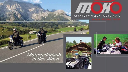 Geschichte der MoHo's Motorradfahrer auf Alpenstraße mit Hotel und Picknick-Szene im Hintergrund