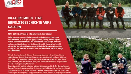 Geschichte der MoHo's Gruppe von Motorradfahrern in Motorradkleidung sitzt draußen am See und auf Bank