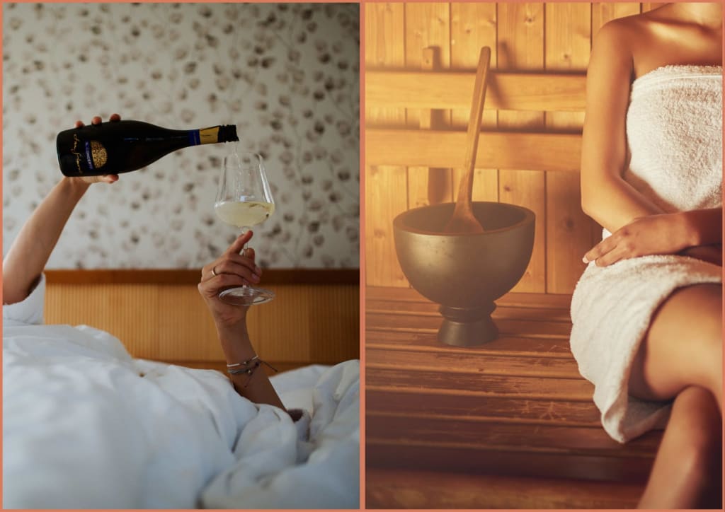 Frühlingsgenuss & Tiefenentspannung Person gießt Wein ins Glas im Bett, daneben sitzt jemand mit Handtuch in Sauna